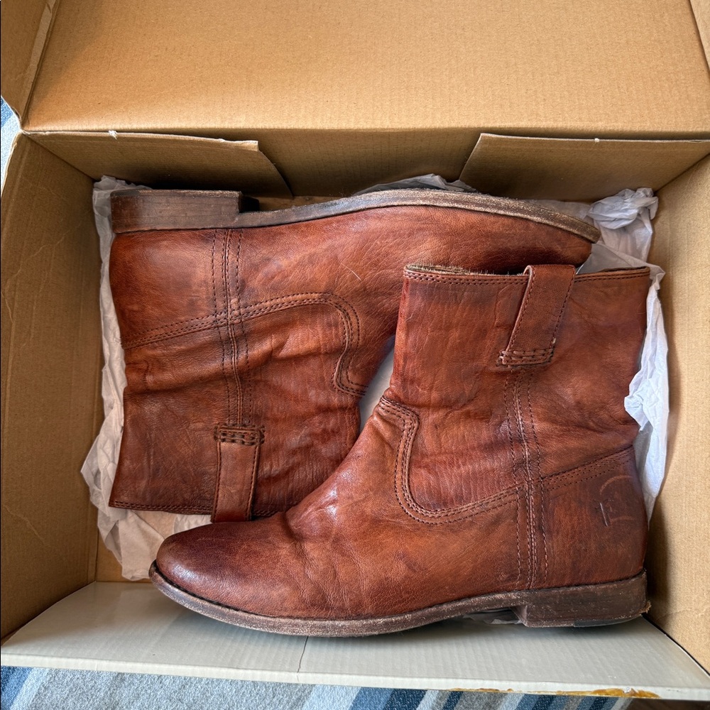 Frye Anna Shortie Leather Boot in Cognac Womens 10